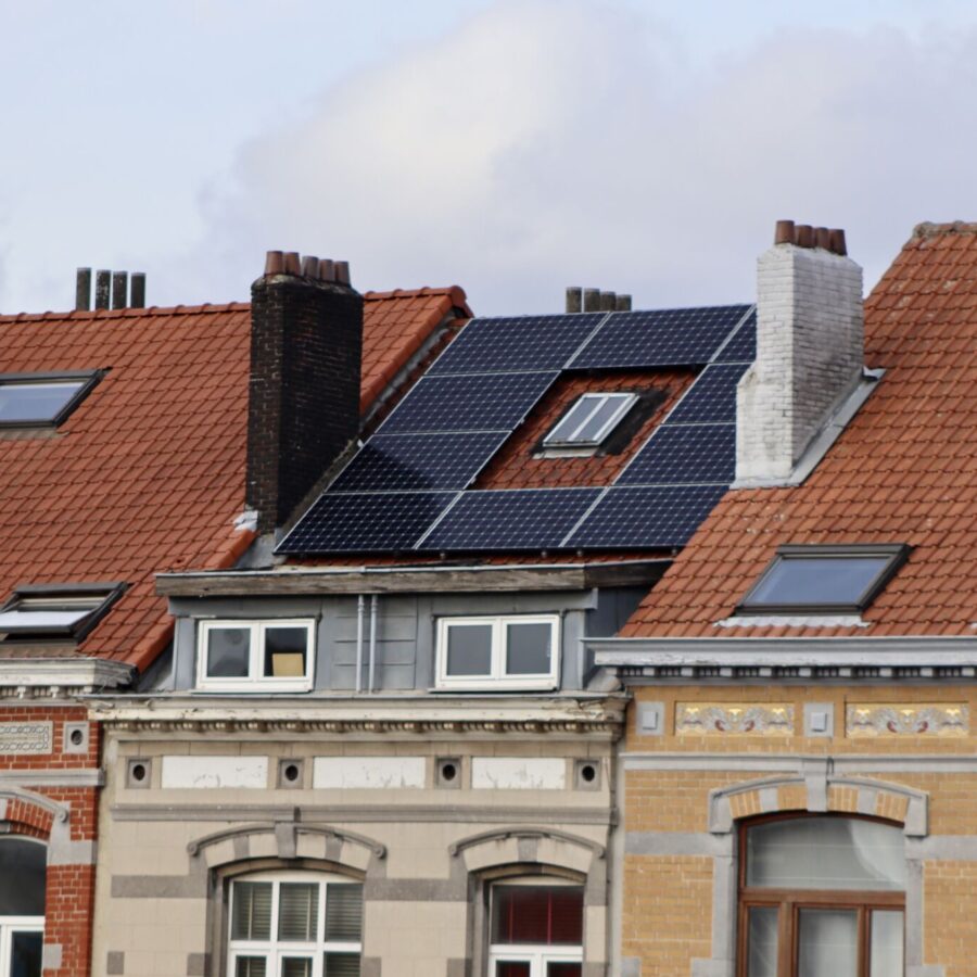 Solaranlagen-auf-Wohnhaeuser-aspect-ratio-900-900